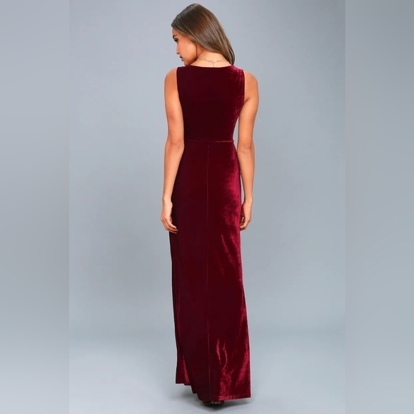 🎄Lulu's Crushin' It Burgundy Velvet Maxi Dress, Size XS - Picture 3 of 9